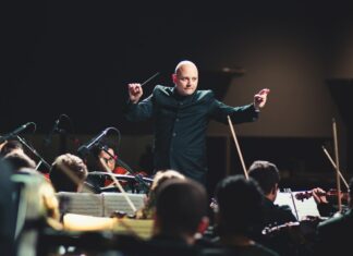 Wereld Muziek Concours: muziek voor jong en oud! orkest dirigent