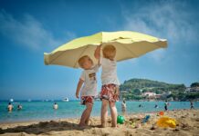 Reizen met jonge kinderen: hier moet je op letten