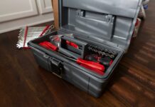 Wat zijn de meest essentiële gereedschappen die je thuis moet hebben? gereedschapskist