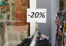 5 tips om geld te besparen op kleding kleding in de sale