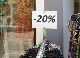 5 tips om geld te besparen op kleding kleding in de sale